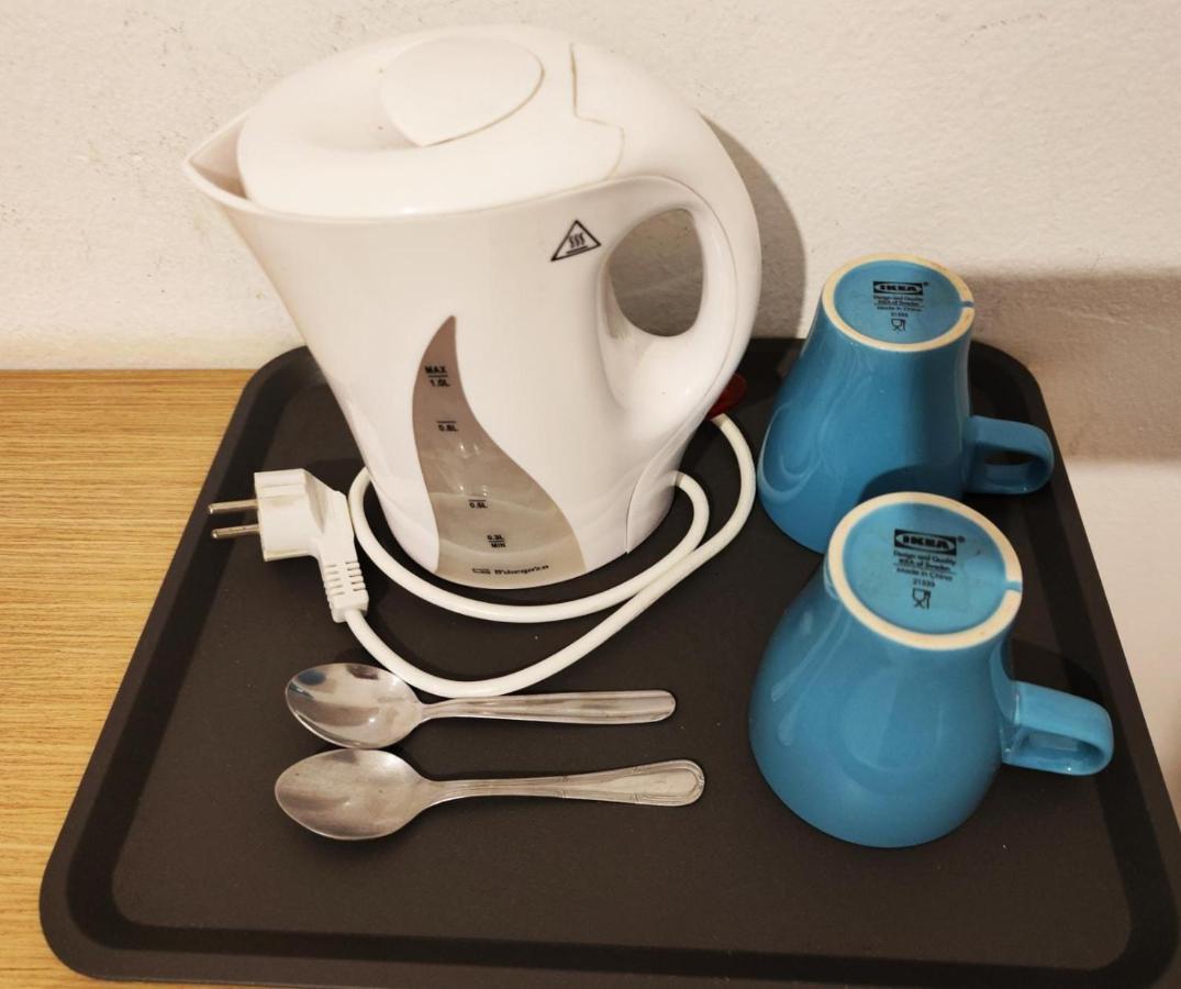 Frenteabastos Suites Cafe Hostal & Apartments カルモナ エクステリア 写真