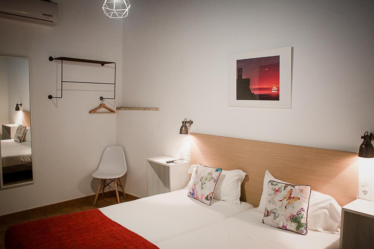 Frenteabastos Suites Cafe Hostal & Apartments カルモナ エクステリア 写真