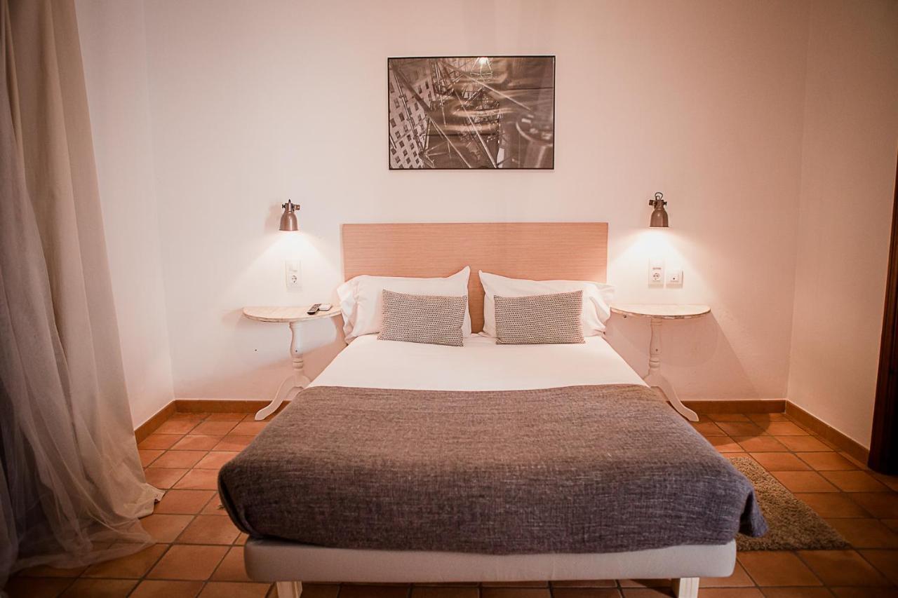 Frenteabastos Suites Cafe Hostal & Apartments カルモナ エクステリア 写真