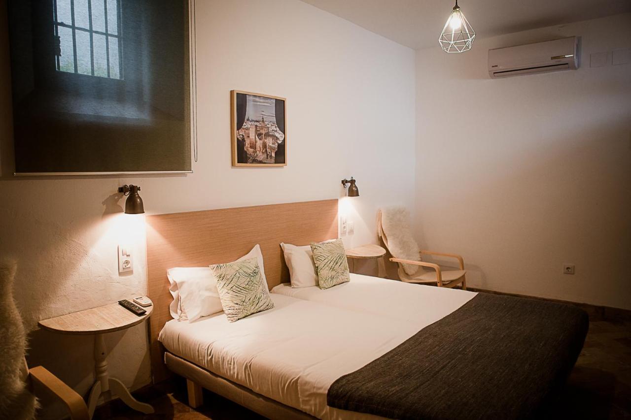 Frenteabastos Suites Cafe Hostal & Apartments カルモナ エクステリア 写真