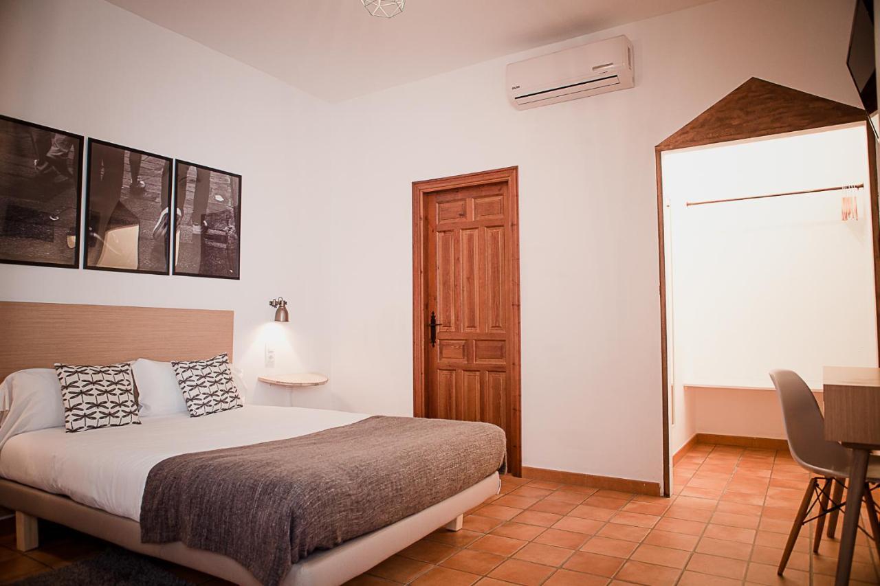 Frenteabastos Suites Cafe Hostal & Apartments カルモナ エクステリア 写真