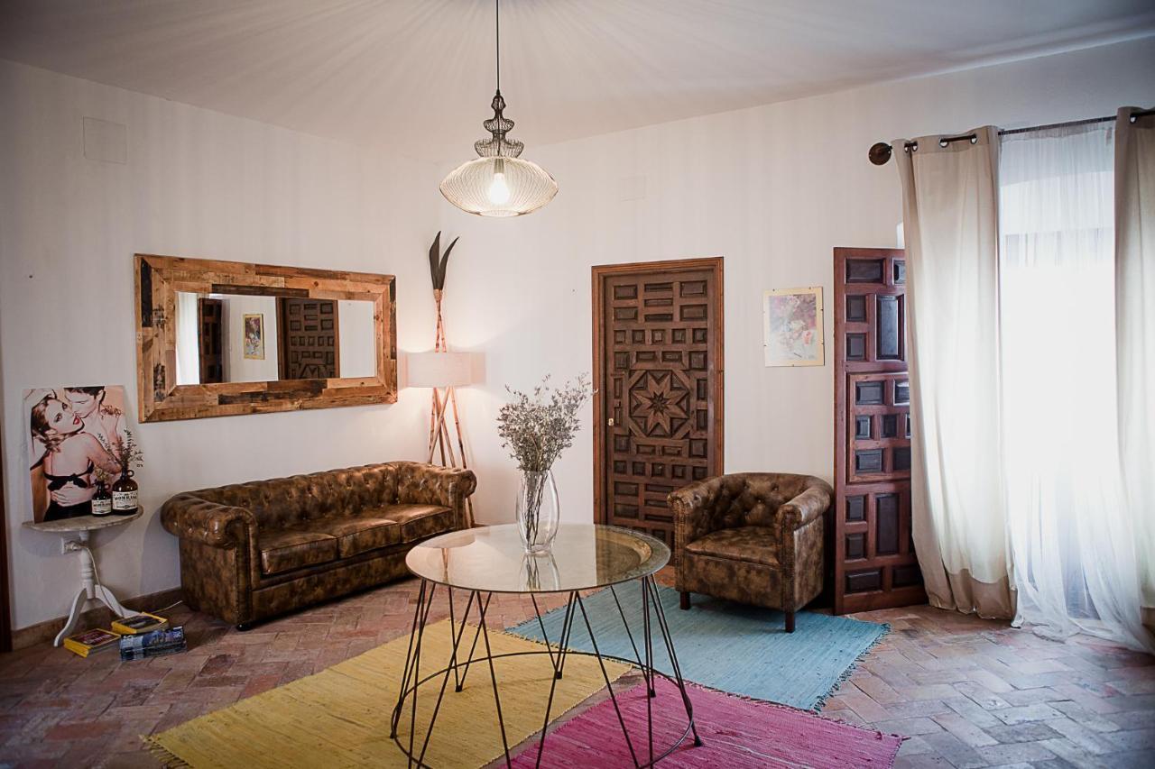Frenteabastos Suites Cafe Hostal & Apartments カルモナ エクステリア 写真