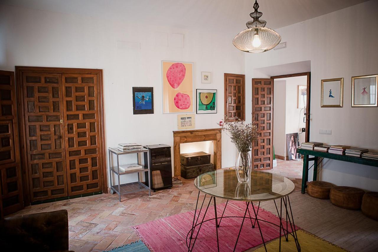 Frenteabastos Suites Cafe Hostal & Apartments カルモナ エクステリア 写真